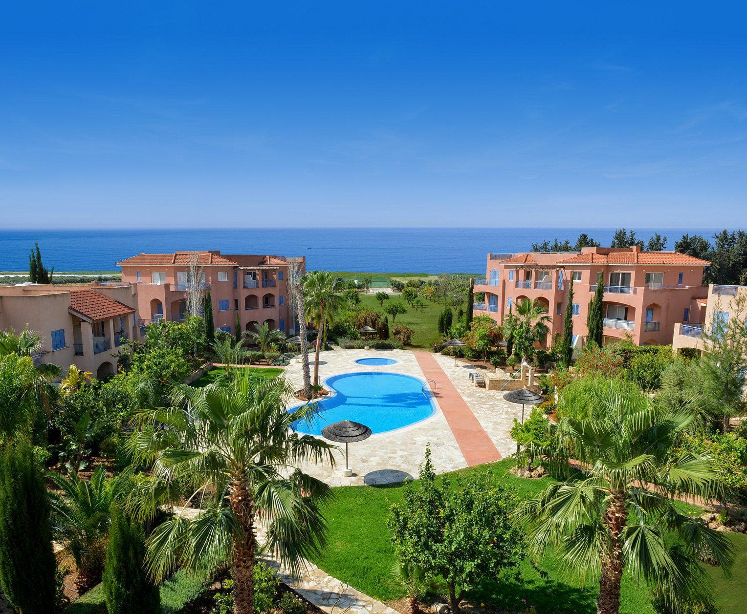 New residence with swimming pools near the beach