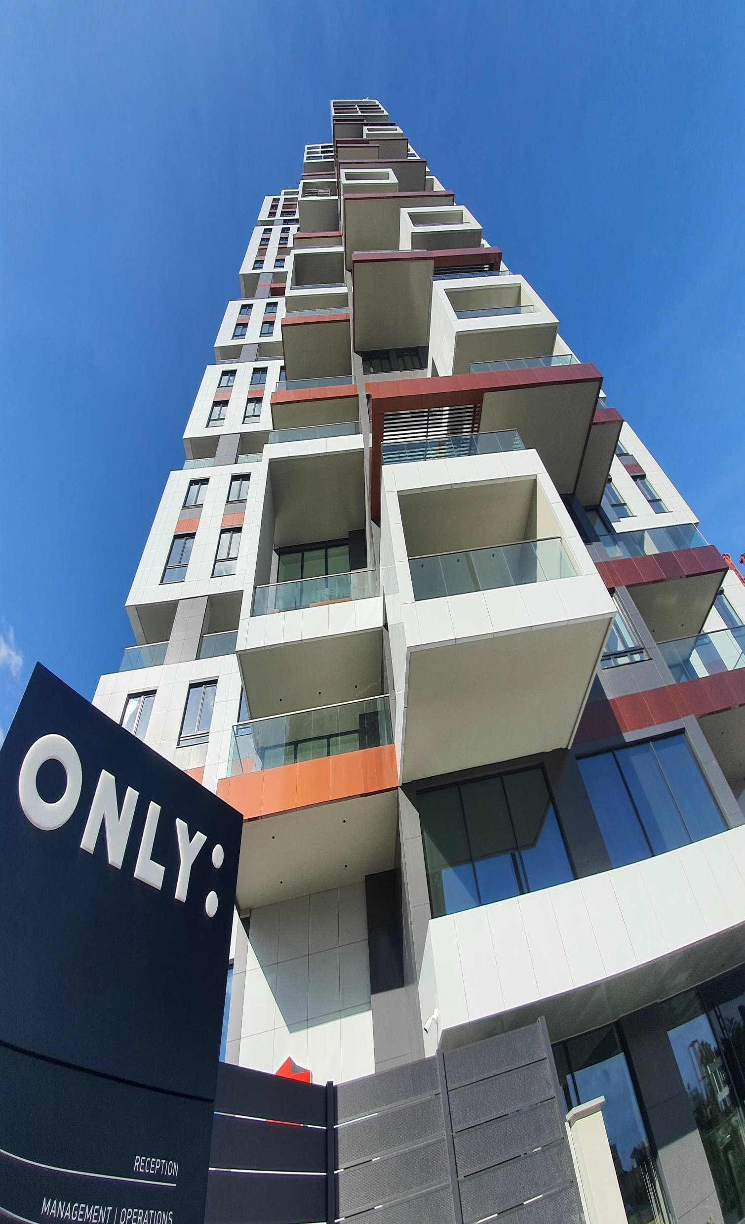 High-rise residence with a swimming pool and a panoramic view at 50 meters from the sea