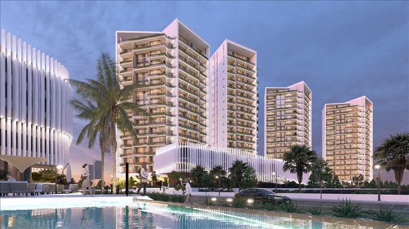 Multifunctional complex with swimming pools and restaurants close to the sea