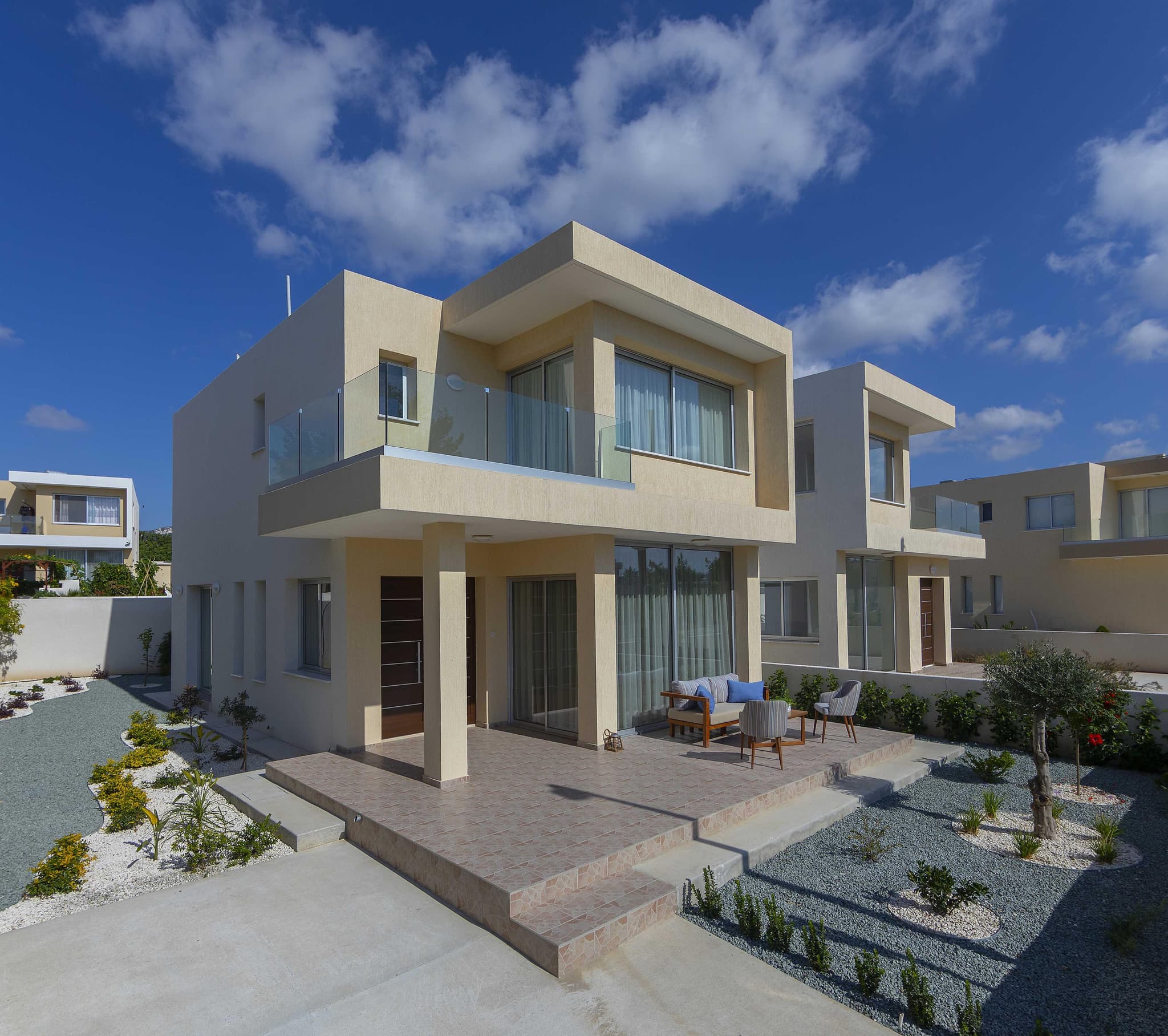 Villas with a panoramic view close to a beach and a golf course