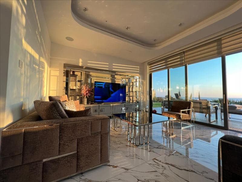 Complex of villas with swimming pools, gardens and panoramic views
