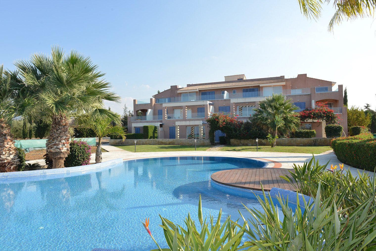 Furnished apartments and villas close to a golf club and the nature reserve