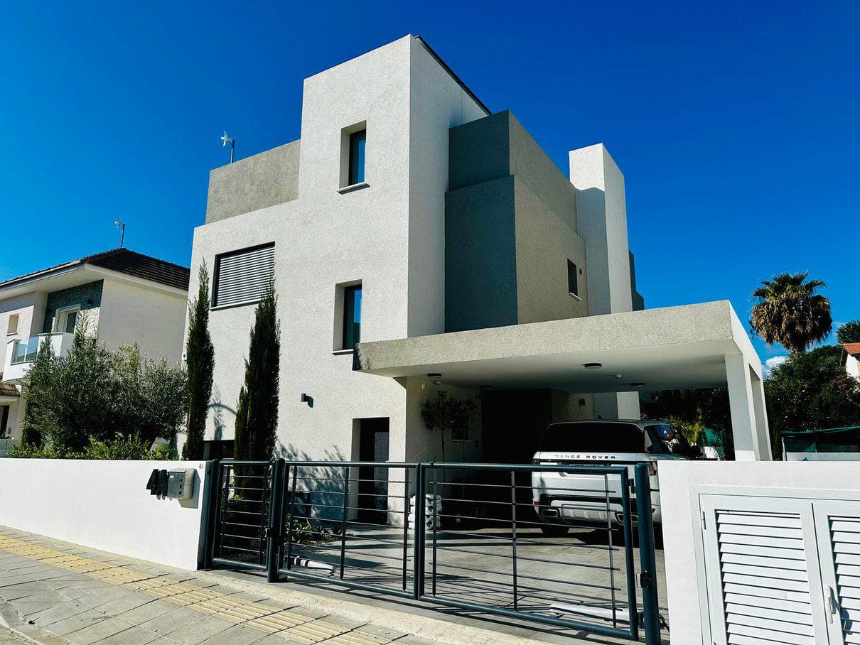 New complex of villas close to all necessary infrastructure