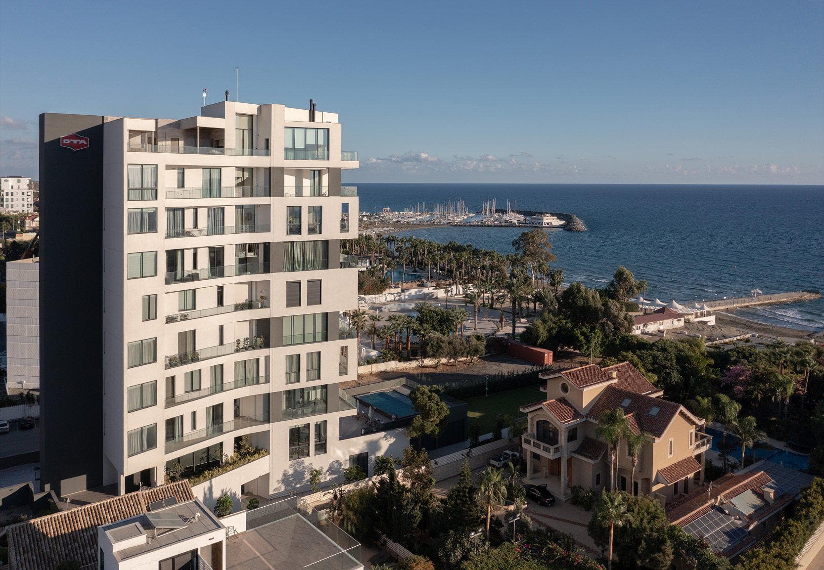 Residential complex with a swimming pool, a garden and an underground parking near the beach