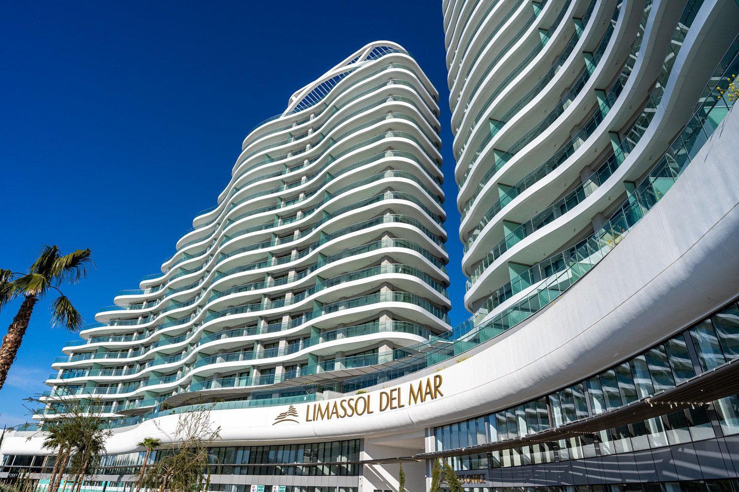 Exclusive apartments in a new residential complex on the seafront, Germasogeia, Limassol