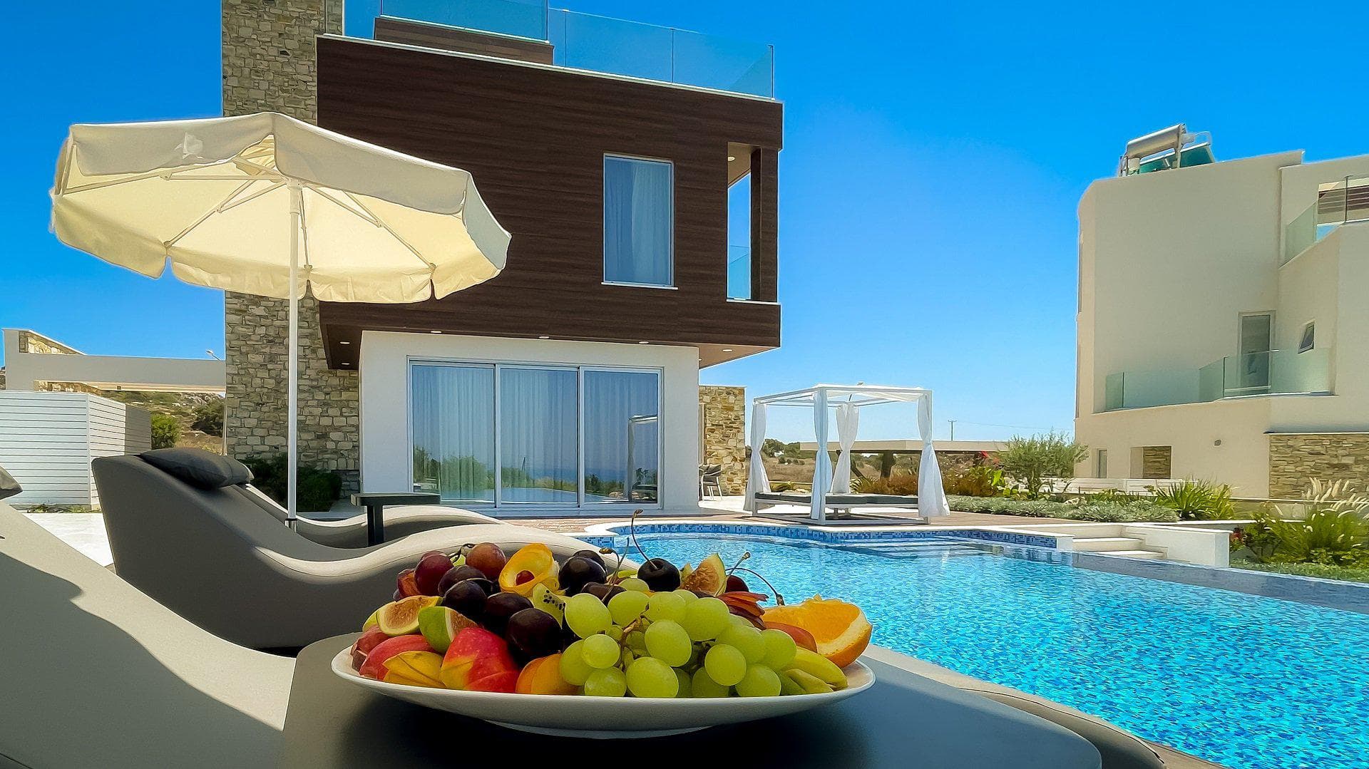 Complex of villas with panoramic sea views, 200 meters from the beach