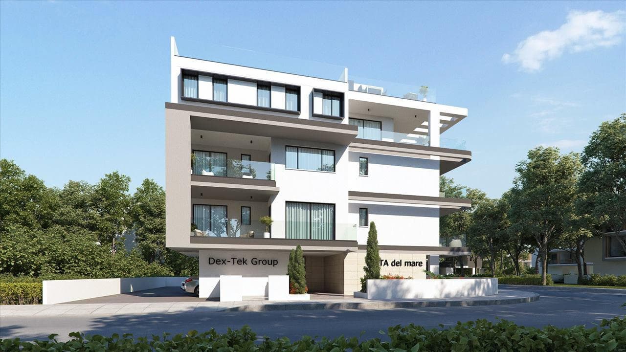 New residence with a parking near the sea