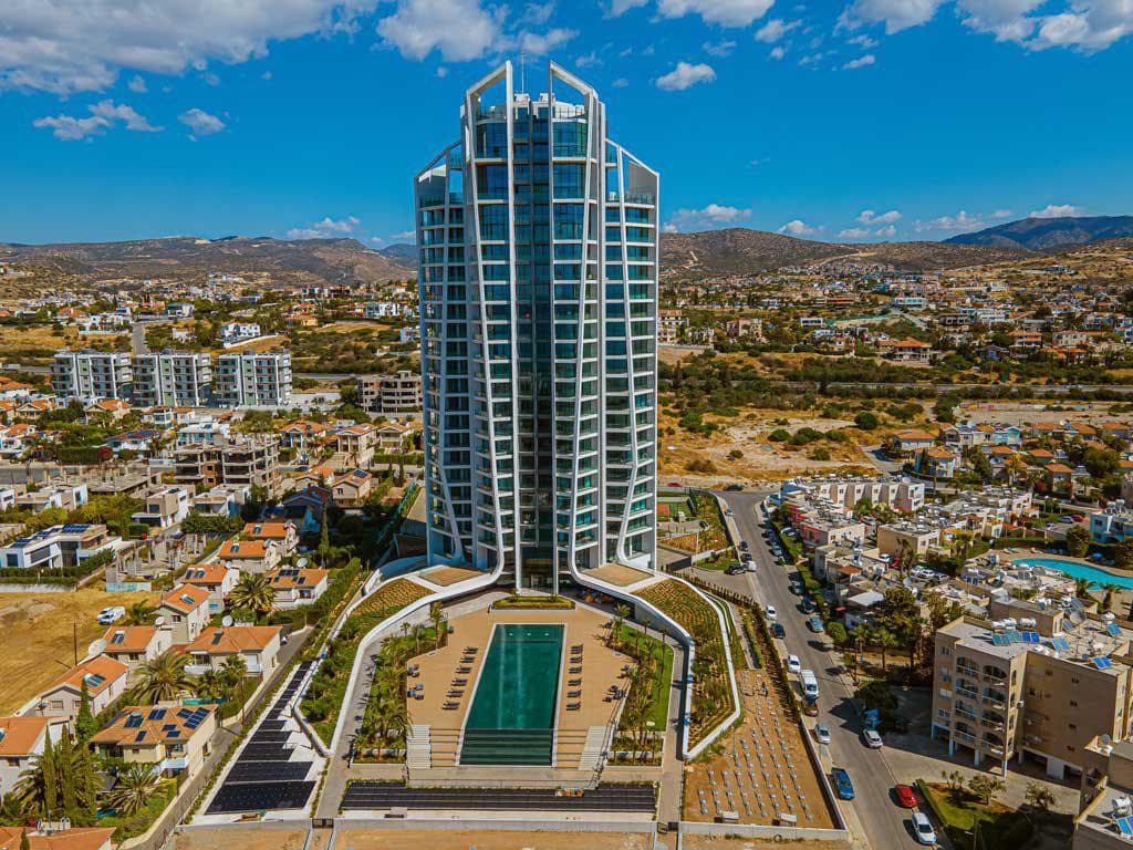 High-rise residence with a spa center and a large park at 300 meters from the sea, in the center of the tourist area, Limassol
