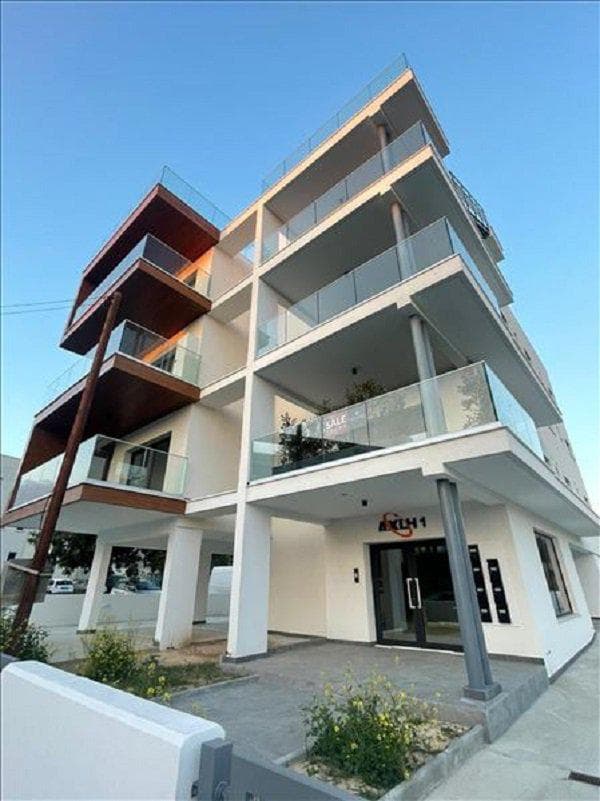 Residence with a parking in a prestigious area of Limassol