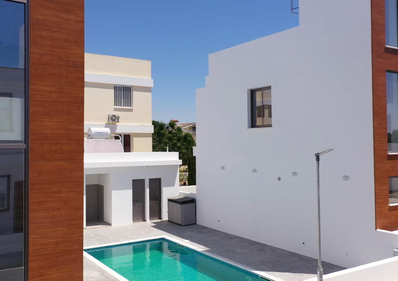 Complex of villas with a communal swimming pool, 2 minutes away from the beach, Larnaca