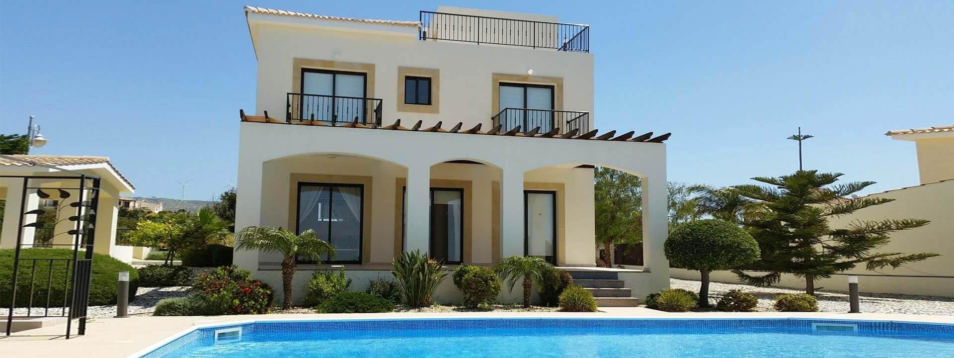 New complex of villas close to the sea