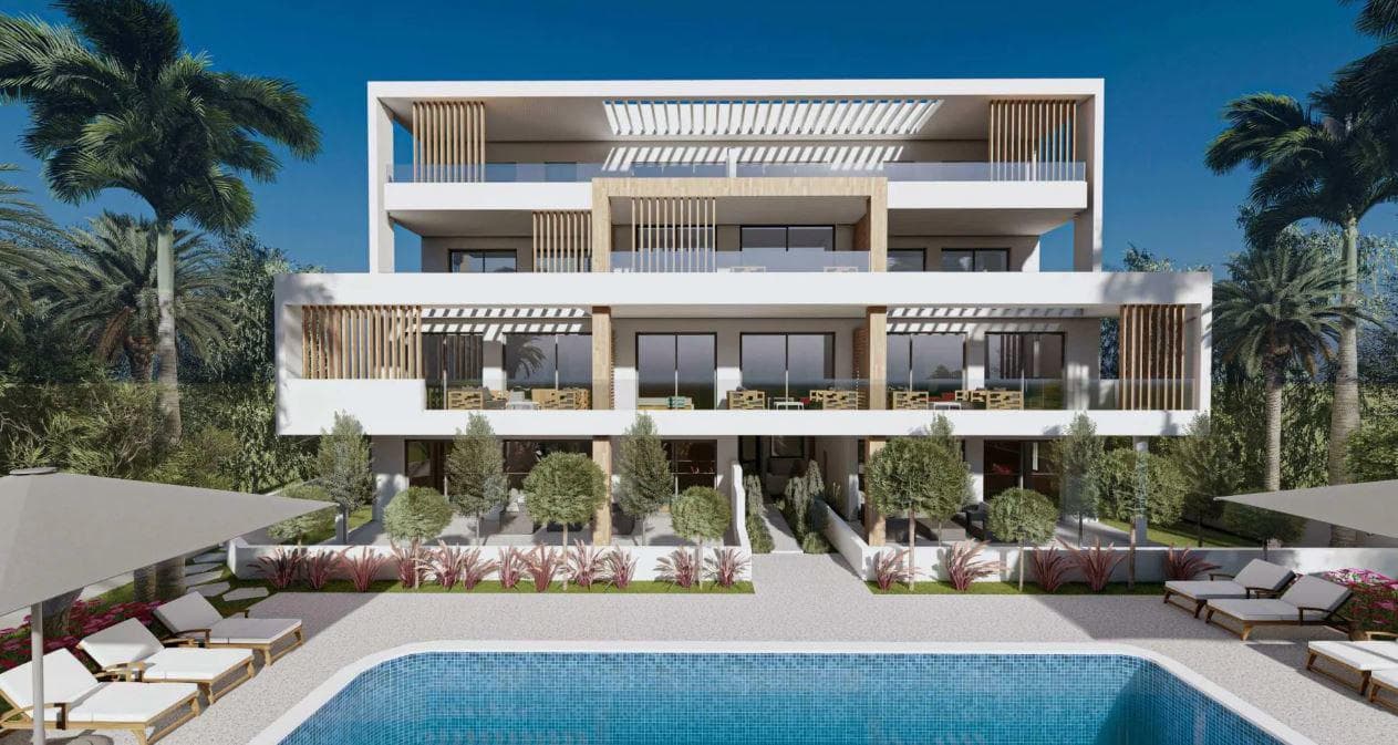 Residence with a swimming pool and gardens at 5 minutes from the sea, Geroskipou