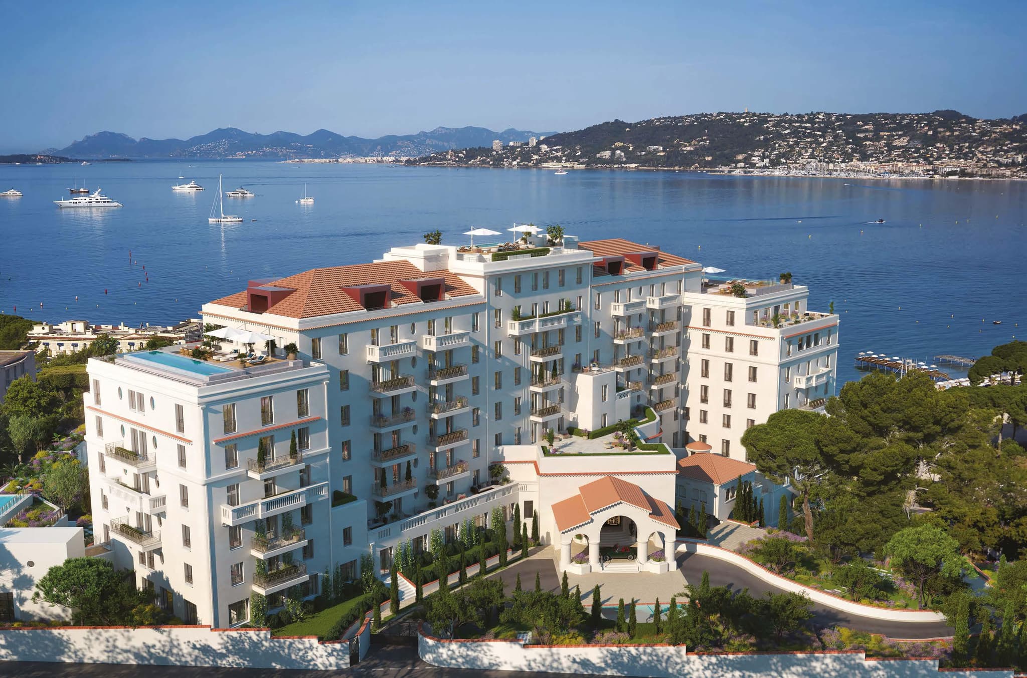 Three-bedroom apartment with a large terrace in a first-class complex a step from the sea, Antibes