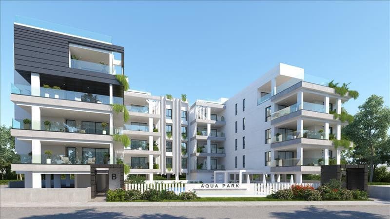 New residence with swimming pools and a fitness center close to the port of Larnaca