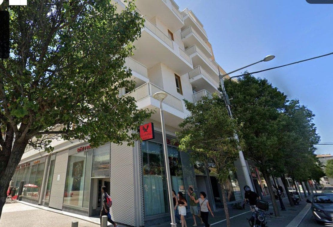 New compact apartment complex in Saint-Roch