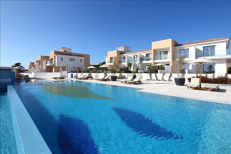 Complex of modern townhouses with a garden and a swimming pool