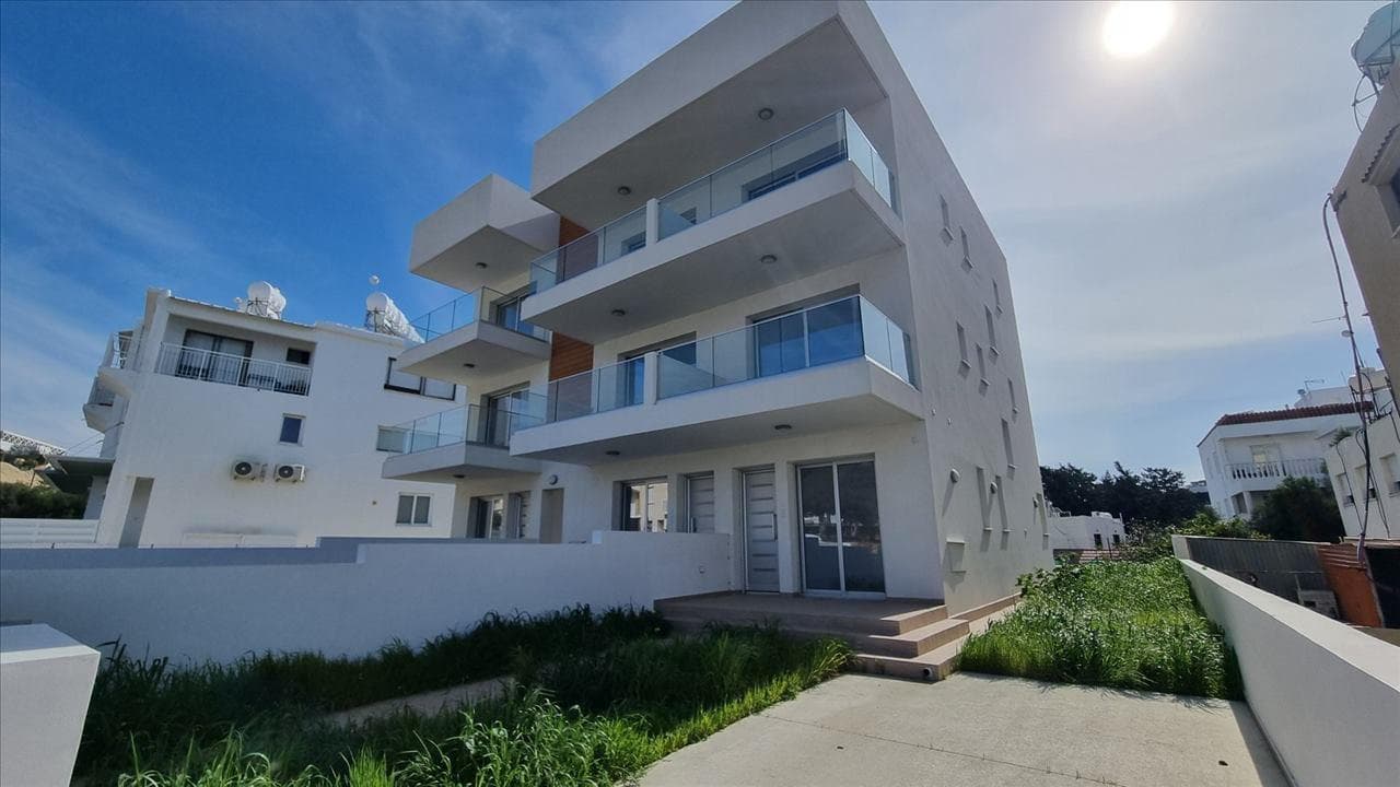 Complex of villas with gardens close to the sea, Paphos